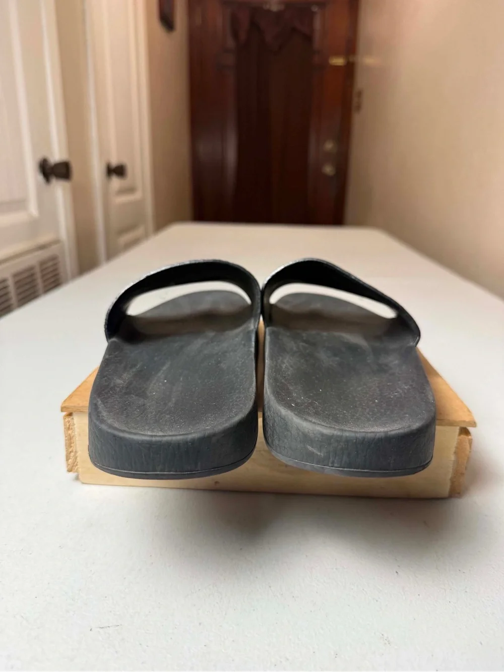 GUCCI Microguccissima Benassi Shower Sandals Black Sz 9